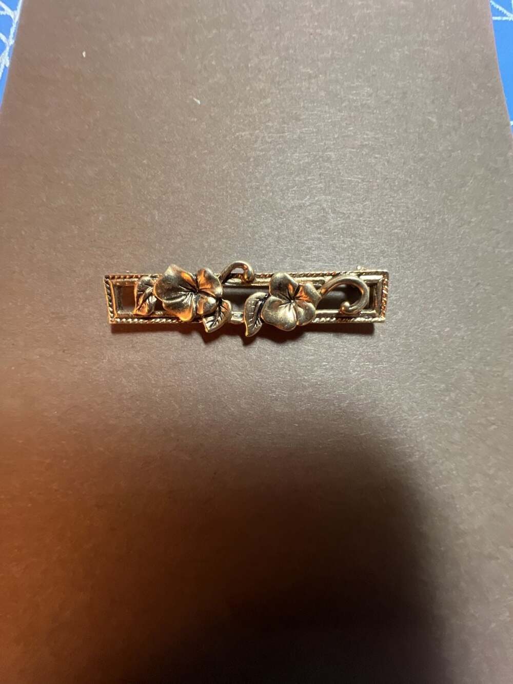Vintage AVON Floral Bar Brooch: Gold Tone Art Nouveau Style Brooch - ,